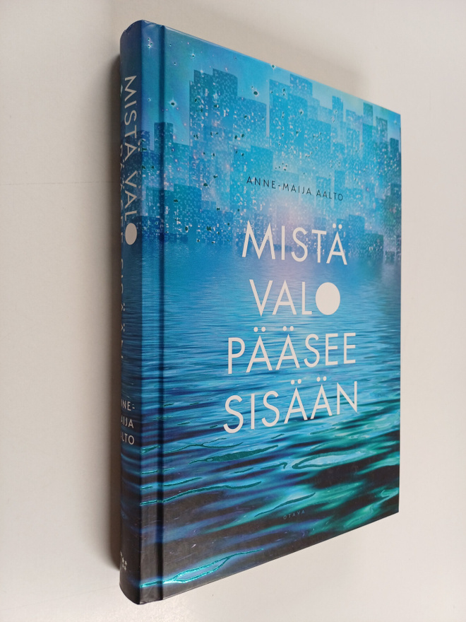 Anne-Maija Aalto : Mistä valo pääsee sisään