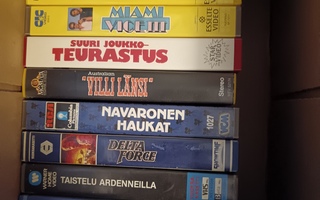 22kpl Isokoppaisia vhs-koteloita+kansipaperit