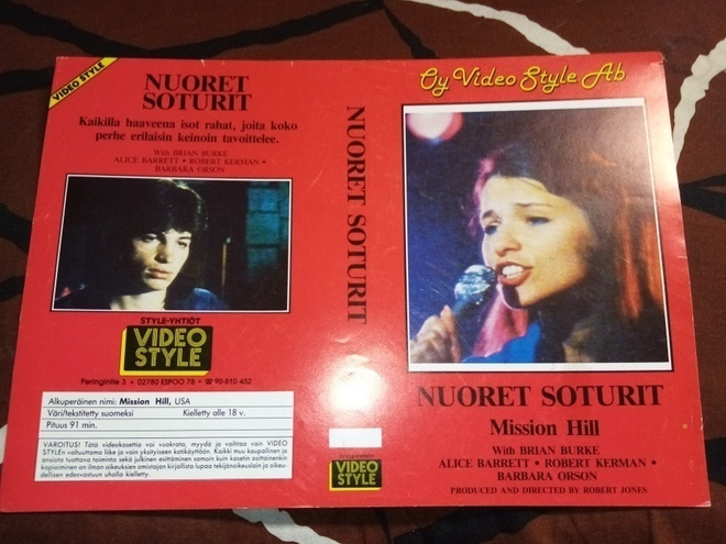 VHS kansipaperi Nuoret soturit ( SIS POSTIKULU  )