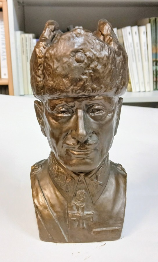 Susanna Nykyri, Carl Gustaf Emil Mannerheimista rintakuva