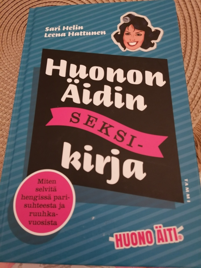 Huonon äidin seksi-kirja Helin, Hattunen