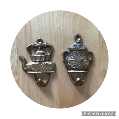 Vintage Ripustuskoukut / naulakot, 2 kpl ( Messinkiä )