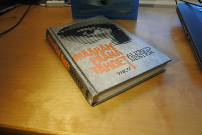 Alfred Bester: Määränpäänä tähdet, sidottu