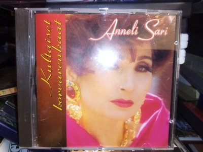 CD :  Anneli Sari :  KULTAISET KORVARENKAAT ( SIGNED)