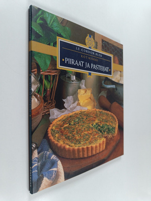 Kay (toim.) Halsey : Piiraat ja pasteijat