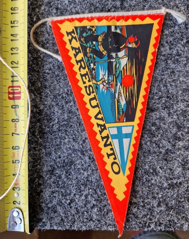 Karesuvanto vintage pieni matkamuisto viiri