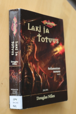 Douglas Niles : Laki ja totuus ( 1.p. 2009 k.po )