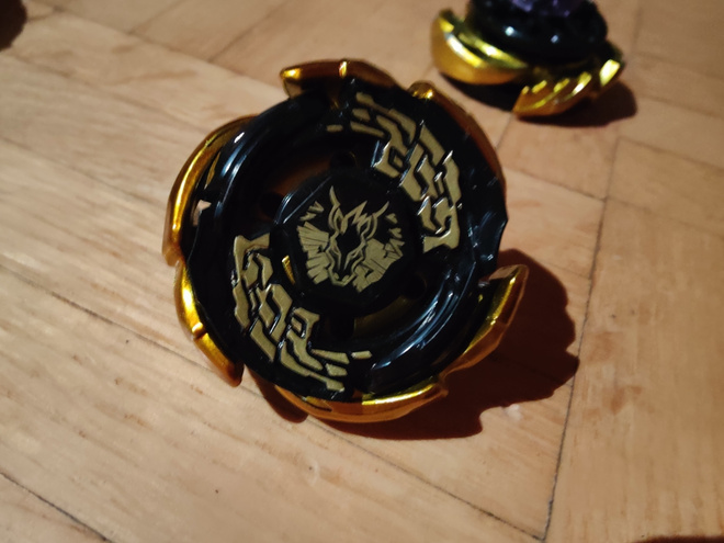 Beyblade Gold galaxy pegasus -hyrrä