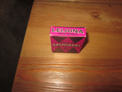 Vanha leijona salmiakki karkkirasia