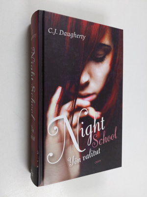 C. J. Daugherty : Night school : yön valitut