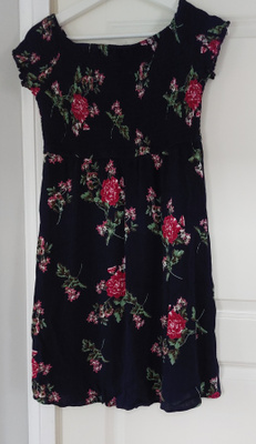 Kukallinen mekko koko 40