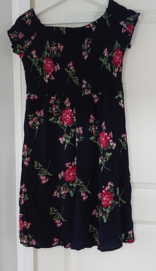 Kukallinen mekko koko 40