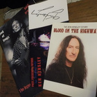 KEN HENSLEY FANI LEHTI + 2 POSTIKORTTIA + NIMMARI - pikkukuva 1
