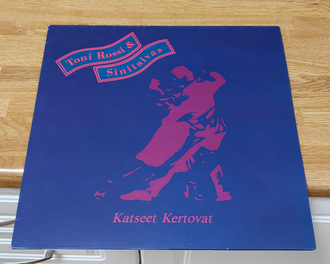 Toni Rossi & sinitaivas Katseet kertovat