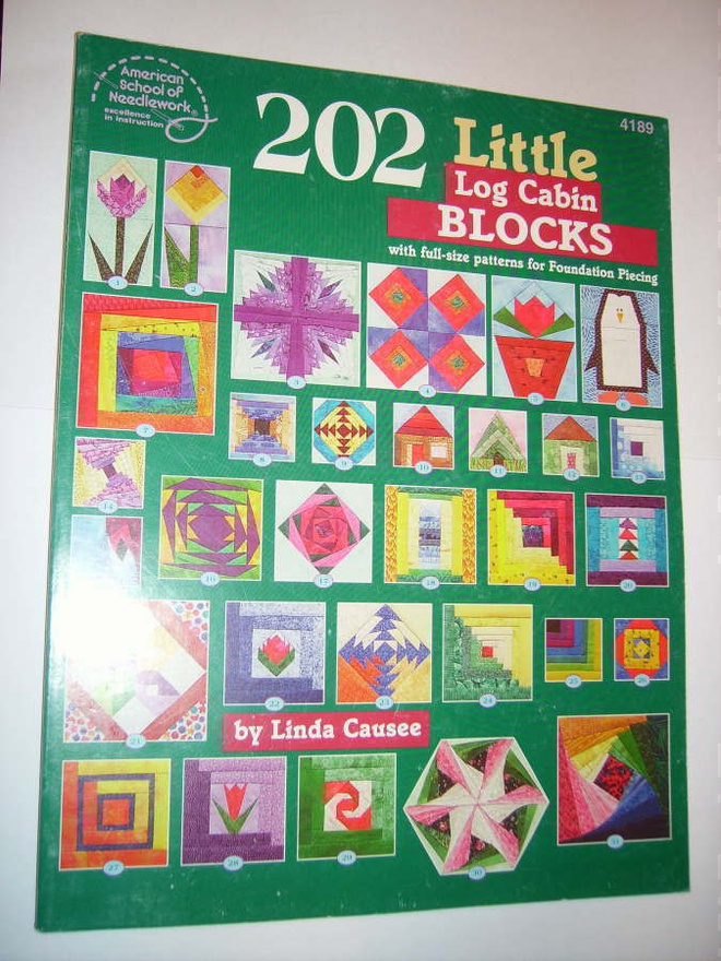 Linda Causee: 202 Little Log Cabin Blocks (tilkkutyöt)Sis.pk
