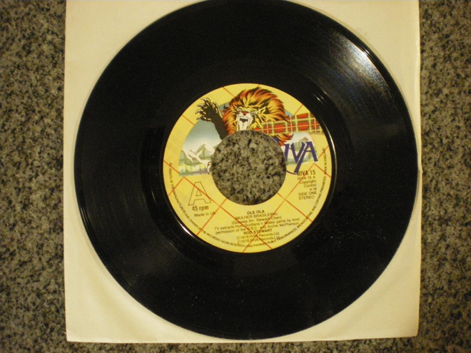 7" Rod Stewart: Ole Ola / I´d Walk A Million Miles For One O
