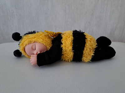 Anne Geddes -mehiläinen nukke