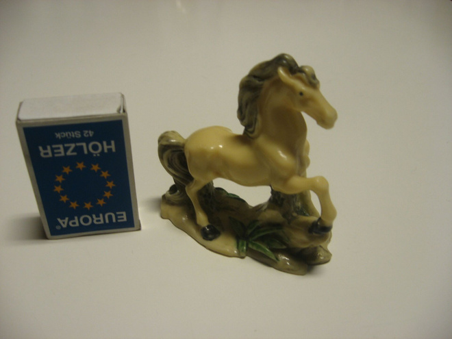 VANHA pieni hevosfiguuri