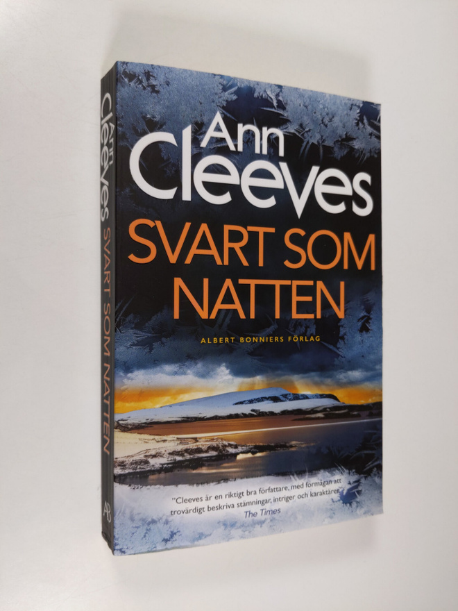 Ann Cleeves : Svart som natten : kriminalroman