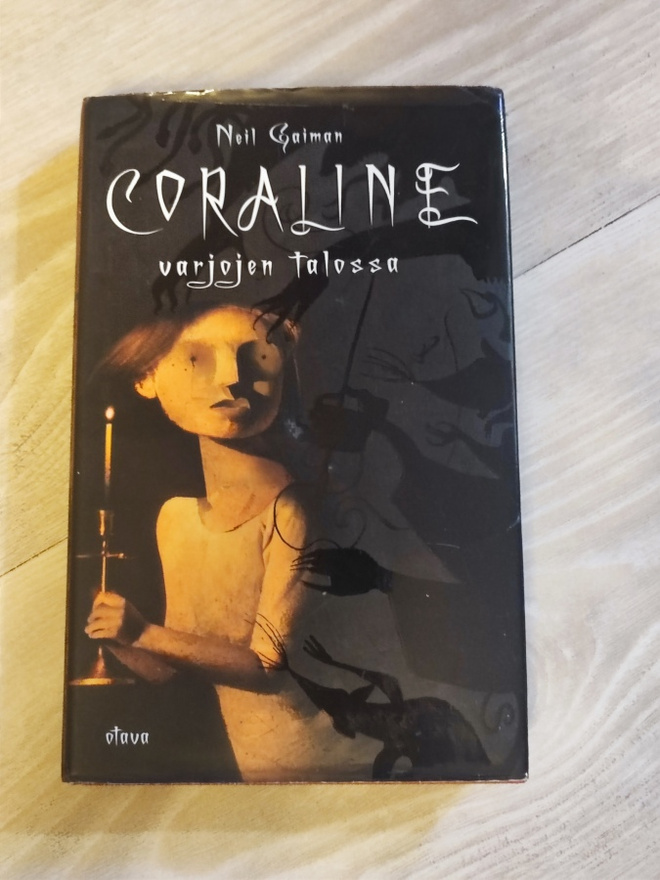 Coraline varjojen talossa Neil Gaiman