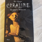 Coraline varjojen talossa Neil Gaiman - pikkukuva 1