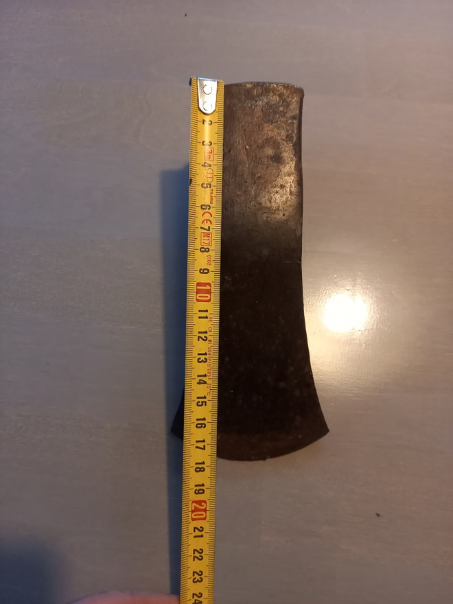 Iso vanha halkaisukirveenterä