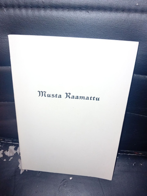 MUSTA RAAMATTU ( SIS POSTIKULU )
