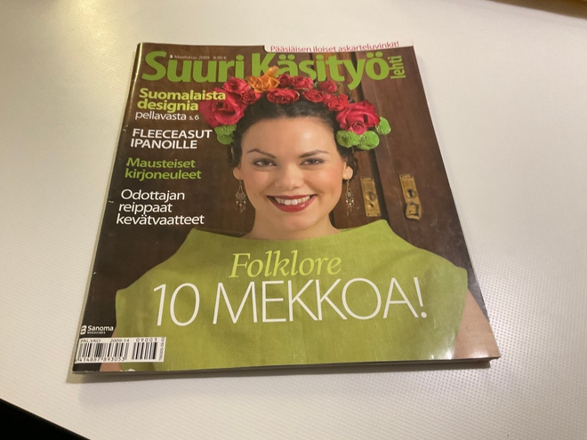 Suuri Käsityö lehti 3/2009, mm. Barbien juhlamekko ja hattu