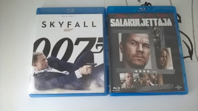 skyfall (007)  & Salakuljettaja (Blu-ray)