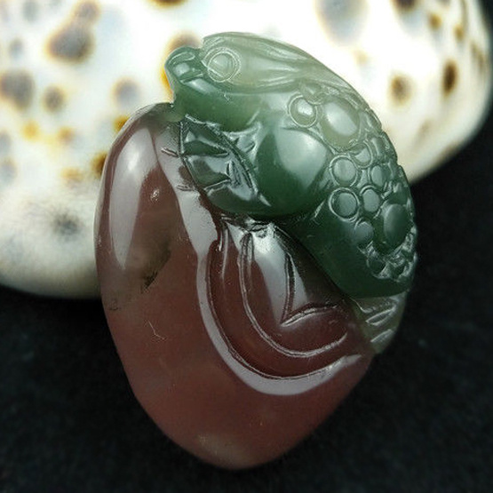 Akaatti kaiverrettu riipus 82.15 ct / 34 mm sertifioitu