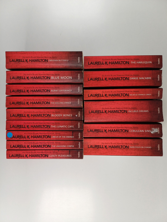 Laurell K. Hamilton : Anita Blake, Vampire Hunter 1-15 : ...