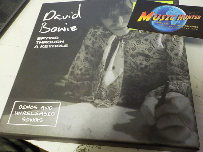 DAVID BOWIE - SPYING THROUGH A KEYHOLE M-/M- 4x7'' BOKSI