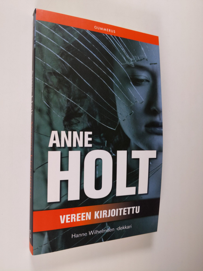 Anne Holt : Vereen kirjoitettu