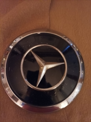 Pölykapseli Mercedes-Benz ponton