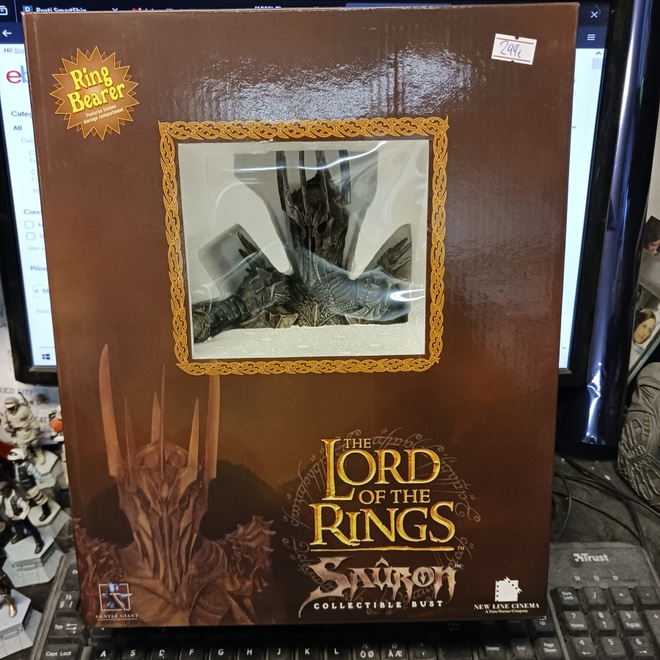 GENTLE GIANT SAURON BUST  LOTR   - HEAD HUNTER STORE.