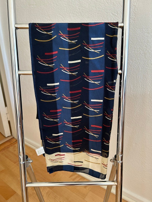 Sininen silkkihuivi ( Marja Kurki ) koko 43 x 145 cm