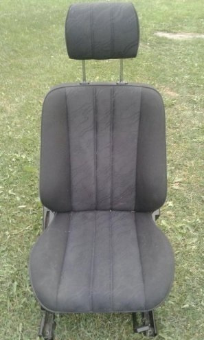 Etuistuin, oikea - MB W210