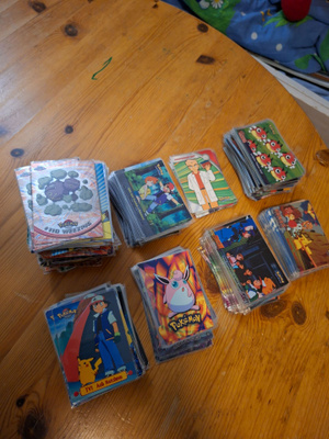 Pokemon Topps 393 korttia