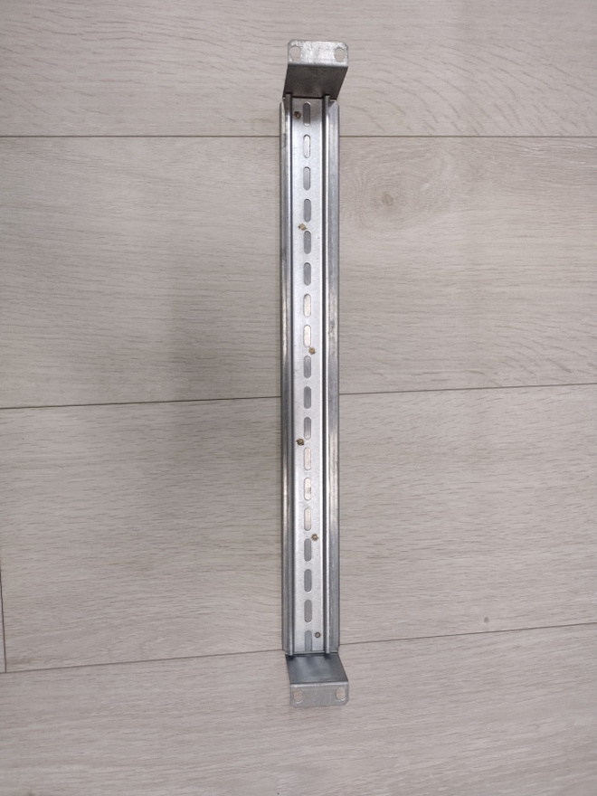DIN-kisko 19" asennukseen