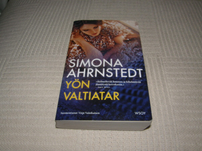 Simona Ahrnstedt Yön valtiatar -pok