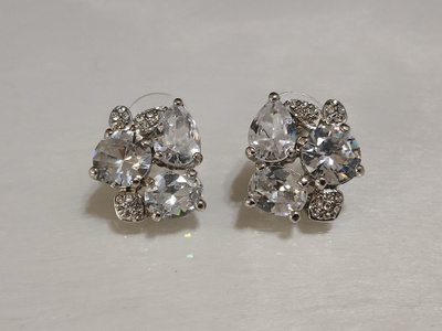 Upea Swarovski kristalli korvakorut