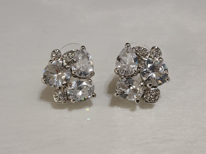 Upea Swarovski kristalli korvakorut