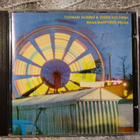 Tuomari Nurmio & Viides Kolonna : MAAILMANPYÖRÄ PALAA * CD * - pikkukuva 1