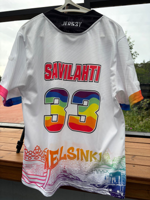 Puna-Mustat game worn Pride pelipaita #33 Valtteri Savilahti