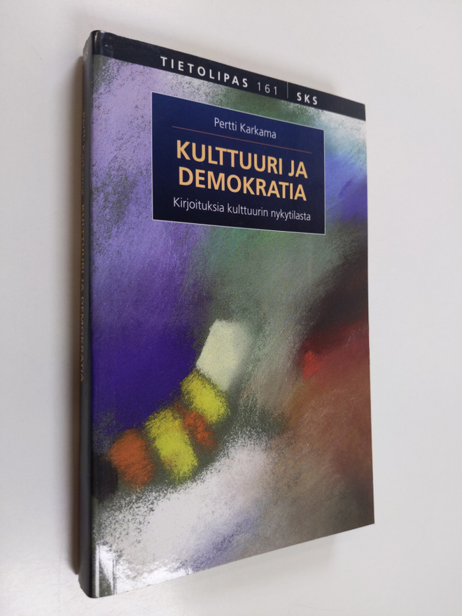 Pertti Karkama : Kulttuuri ja demokratia : kirjoituksia k...