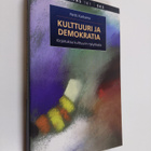 Pertti Karkama : Kulttuuri ja demokratia : kirjoituksia k... - pikkukuva 1