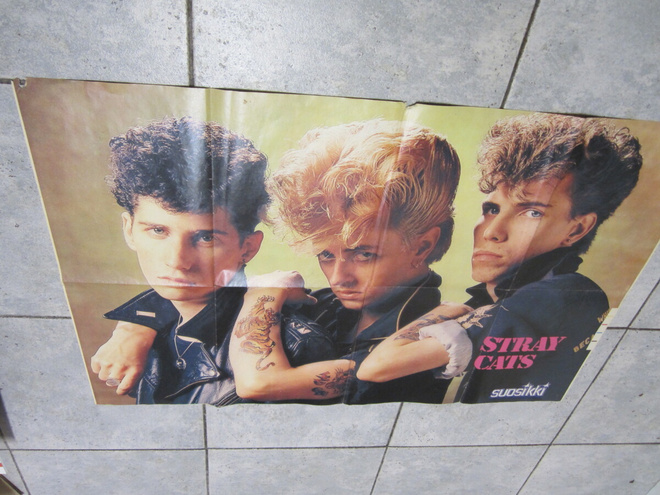 STRAY CATS / THE QUEEN SUOSIKKI JULISTE