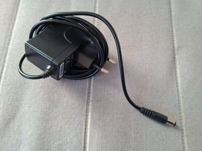 Käytetty toimiva Huawei virtalähde 5V, 1A