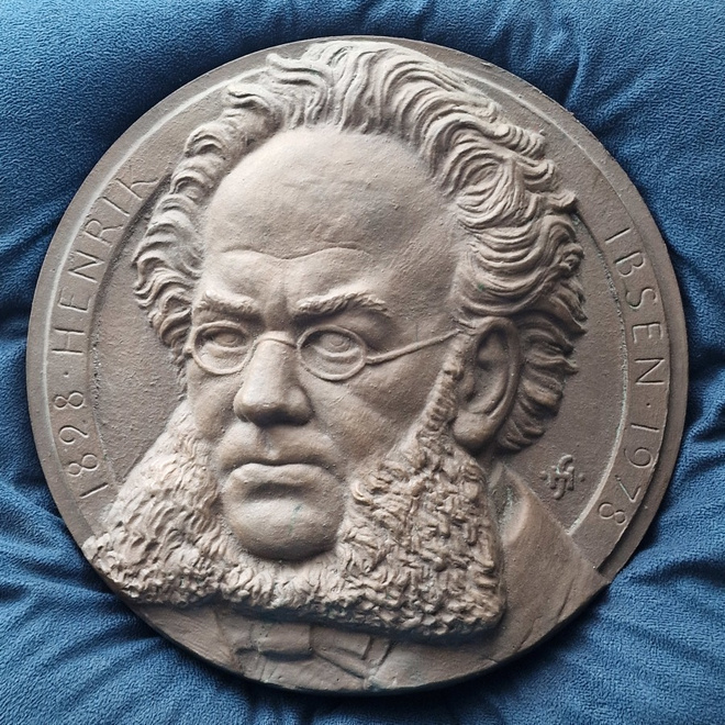 29cm Henrik Ibsen 150v 1978 pronssireliefi