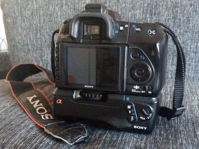 Sony a300 pystykahvalla